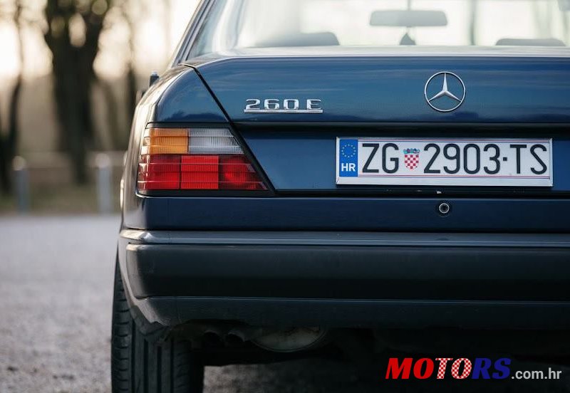 1987' Mercedes-Benz 124 260 photo #5