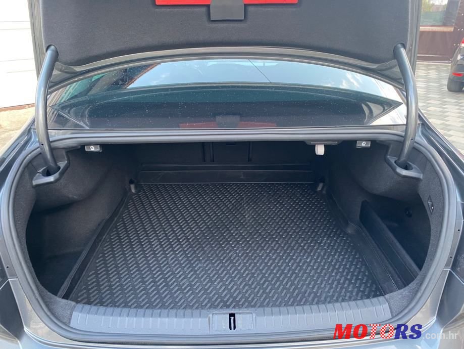 2015' Volkswagen Passat photo #6