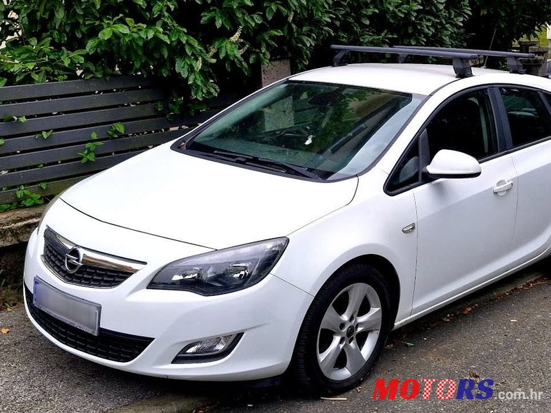 2012' Opel Astra 1,7 Cdti photo #1