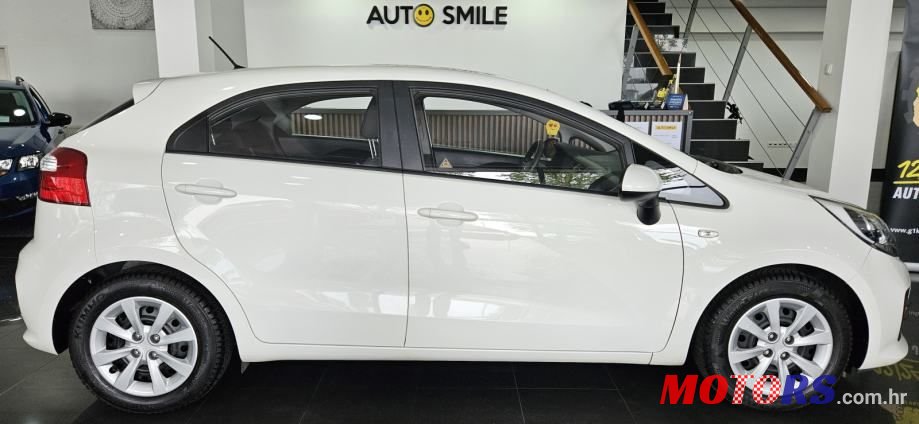 2016' Kia Rio photo #6