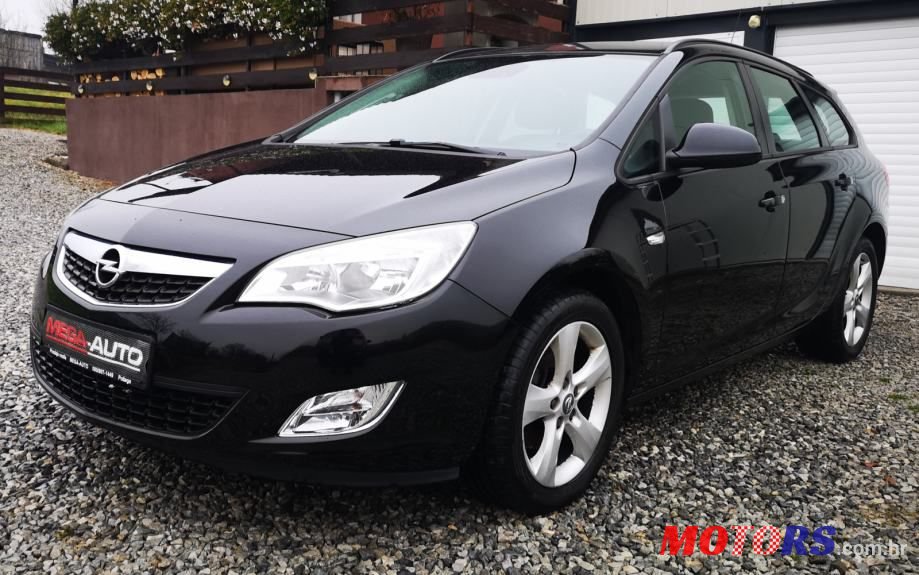 2011' Opel Astra Karavan photo #1