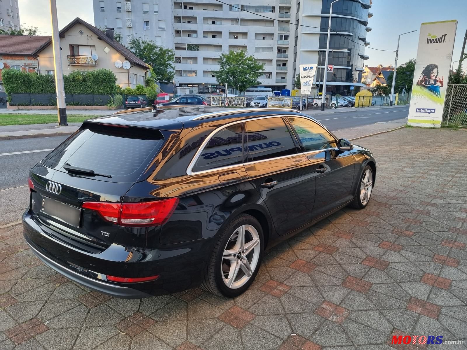 2016' Audi A4 Avant photo #5