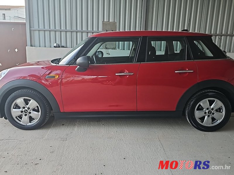 2017' MINI Cooper Diesel F55 photo #2