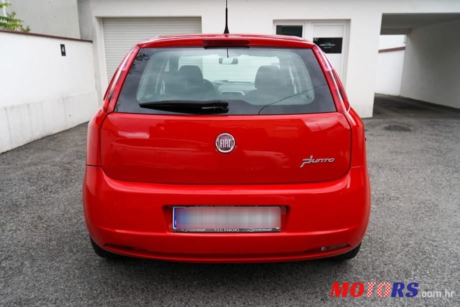 2011' Fiat Grande Punto 1,4 photo #6