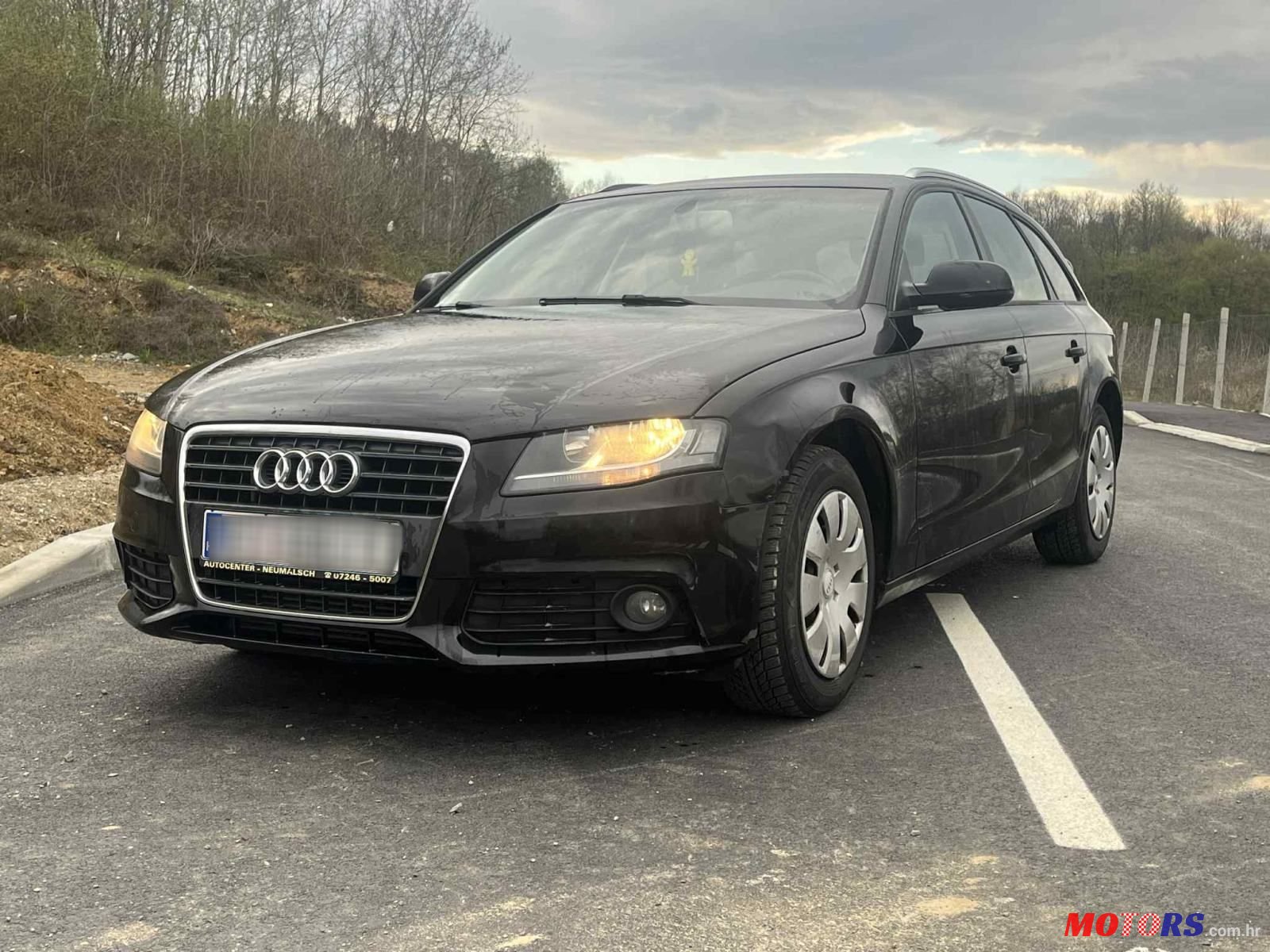 2011' Audi A4 Avant photo #1