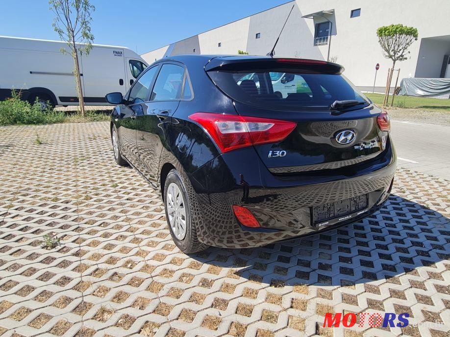 2017' Hyundai i30 photo #3