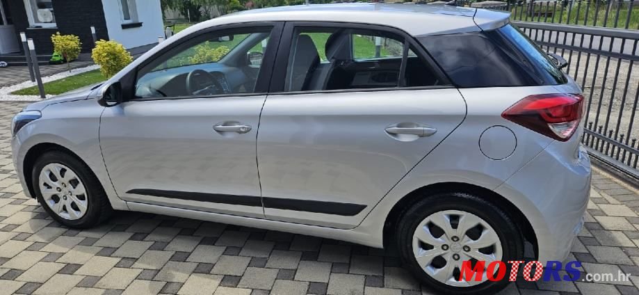 2016' Hyundai i20 1,2 5 photo #5