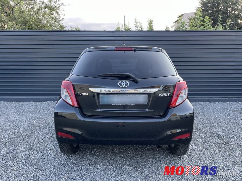 2014' Toyota Yaris photo #3