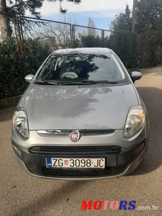 2011' Fiat Punto Evo photo #2