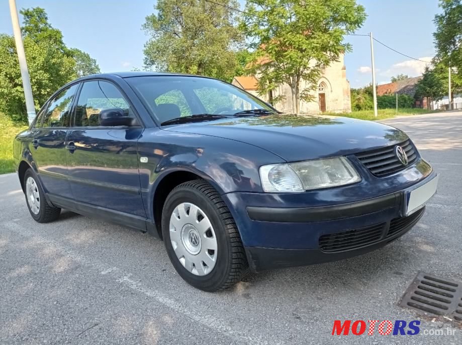 2000' Volkswagen Passat photo #1