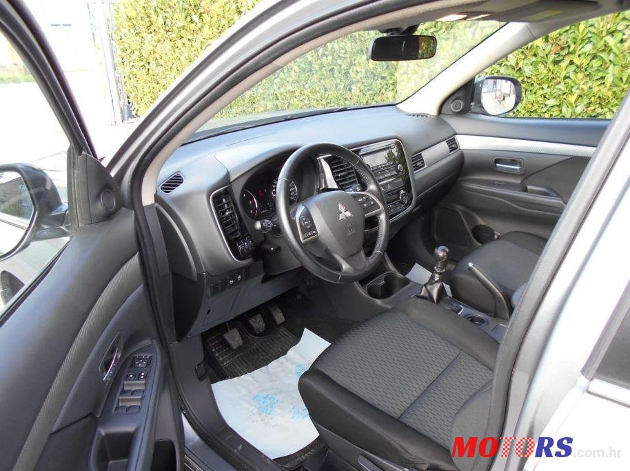 2014' Mitsubishi Outlander 2,2 Di-D Invite photo #4