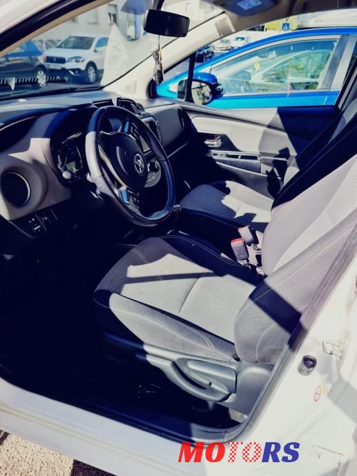 2015' Toyota Yaris photo #5