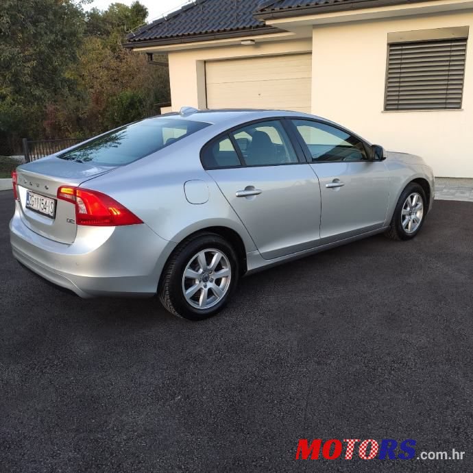 2013' Volvo V40 D2 photo #6