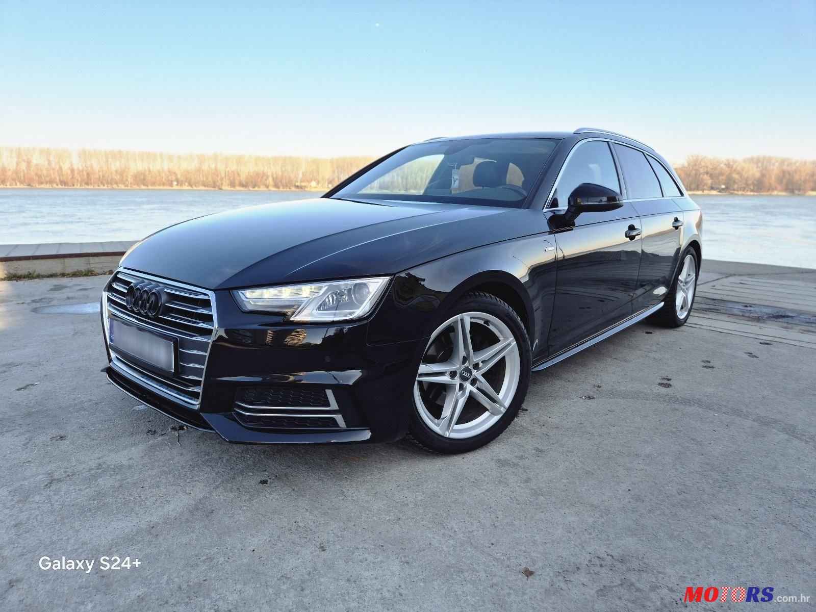 2016' Audi A4 Avant photo #5