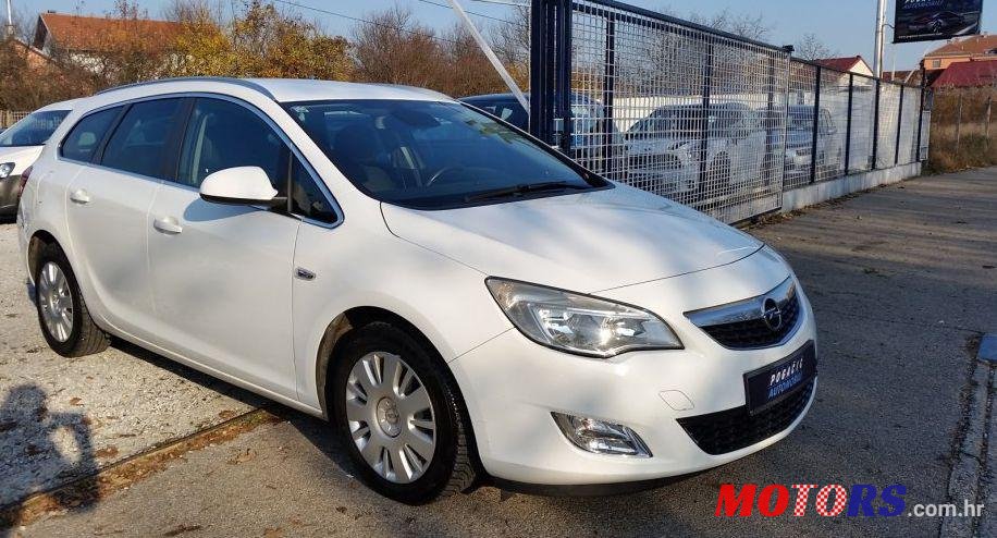 2011' Opel Astra Sports 1,7 Cdti photo #1