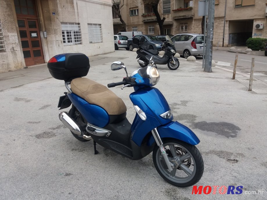 2008' Aprilia Scarabeo photo #1