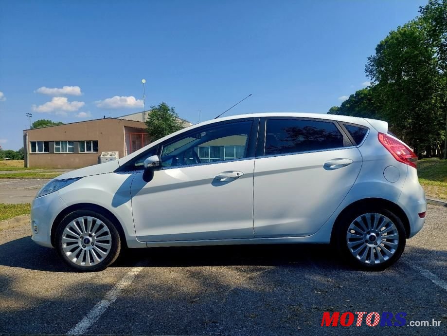 2010' Ford Fiesta photo #2