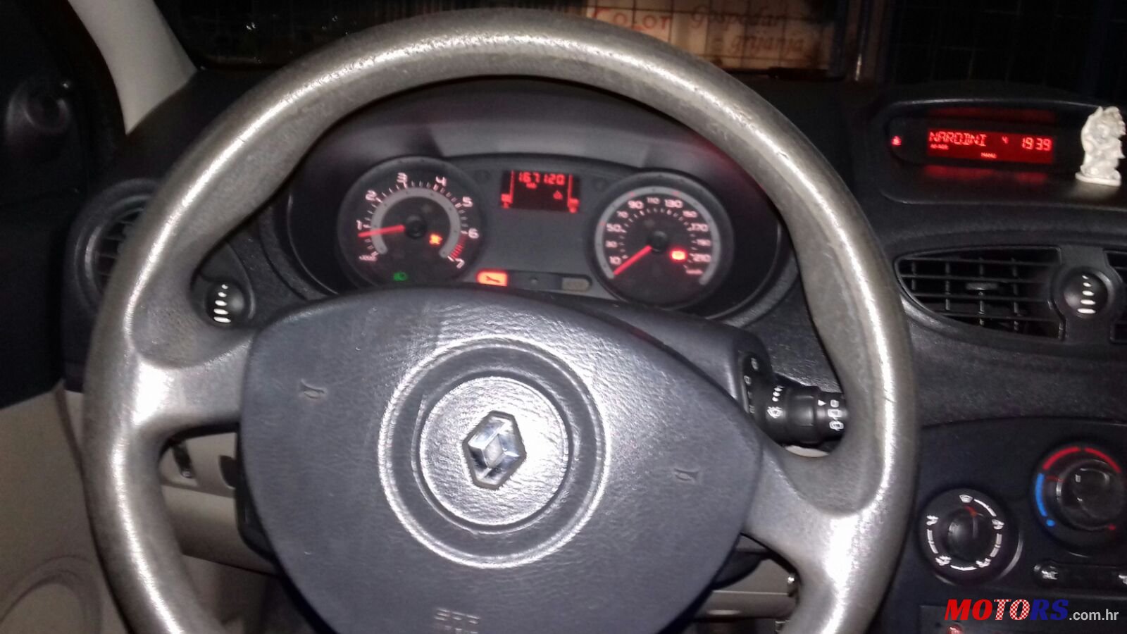 2006' Renault Clio 1.2 16 V photo #3
