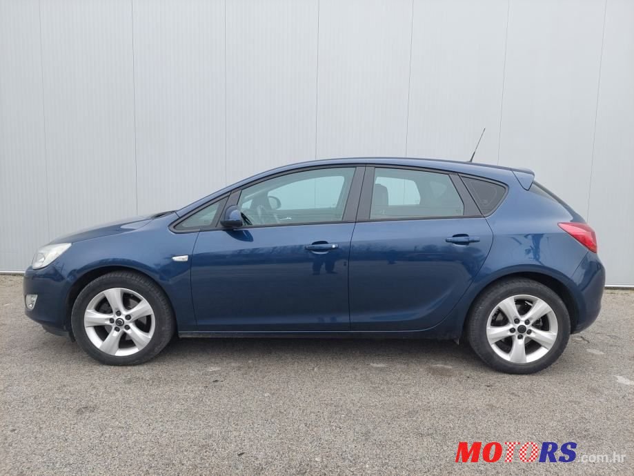 2011' Opel Astra 1,7 Cdti photo #2