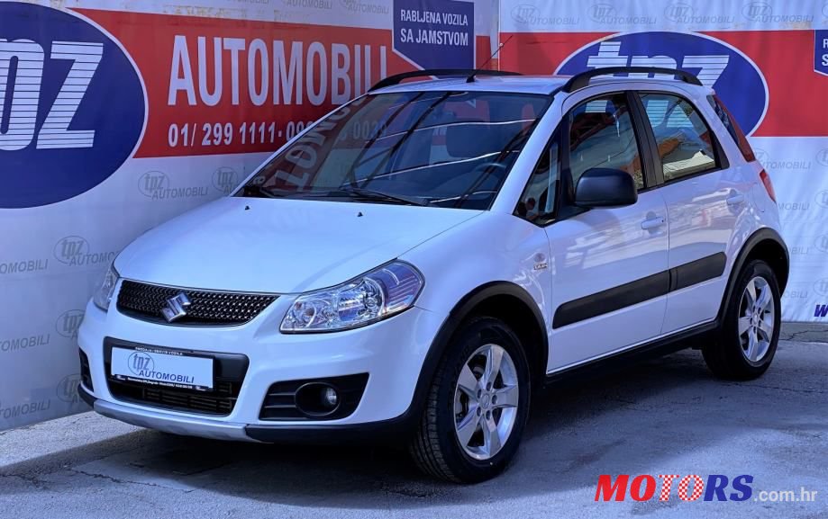 2011' Suzuki SX4 photo #1