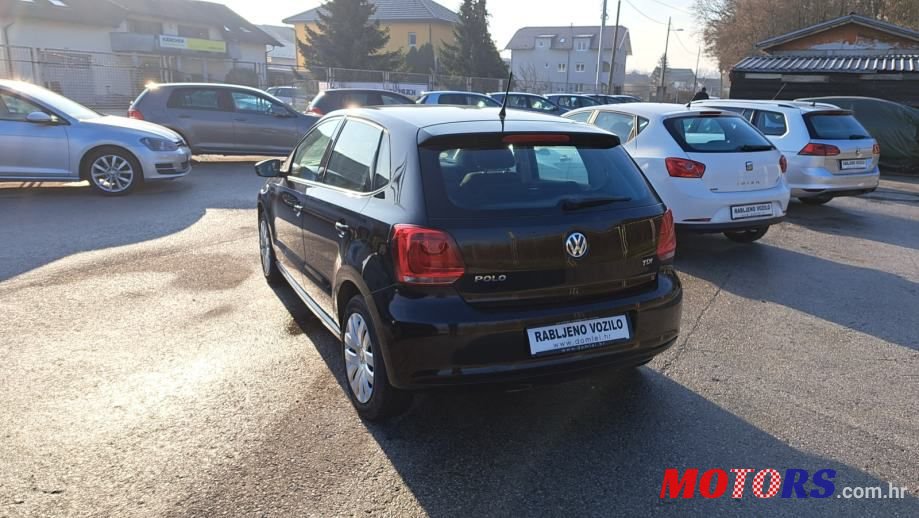 2011' Volkswagen Polo Tdi photo #5