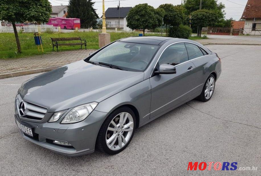 2011' Mercedes-Benz E-Klasa Coupe photo #1