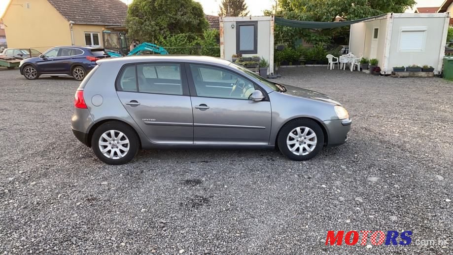 2008' Volkswagen Golf 5 photo #5