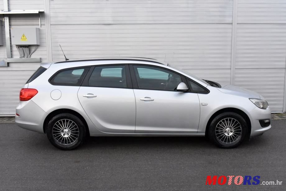 2016' Opel Astra Karavan photo #2