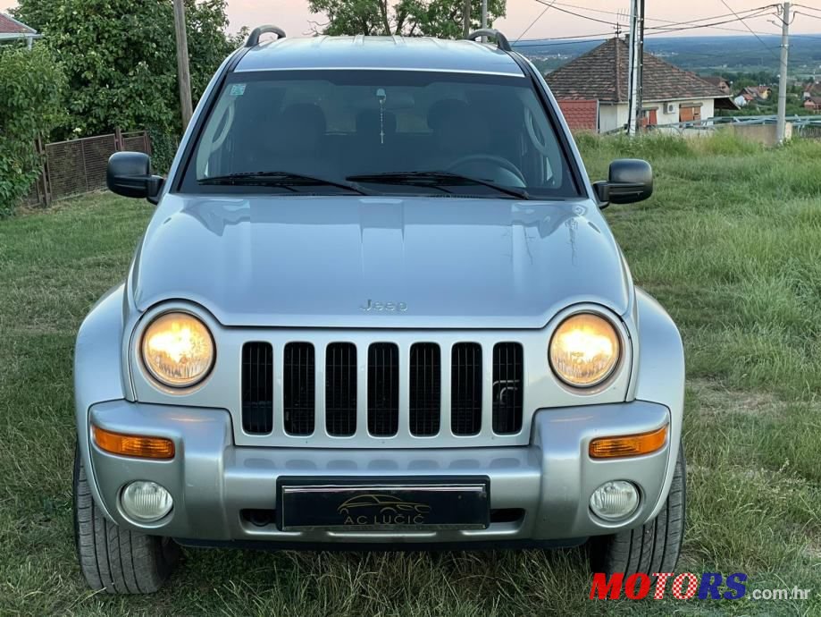 2003' Jeep Cherokee Sport photo #2
