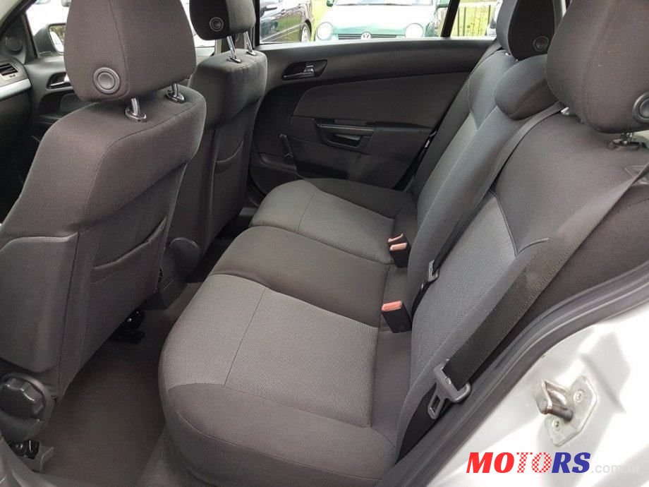 2006' Opel Astra Karavan photo #4