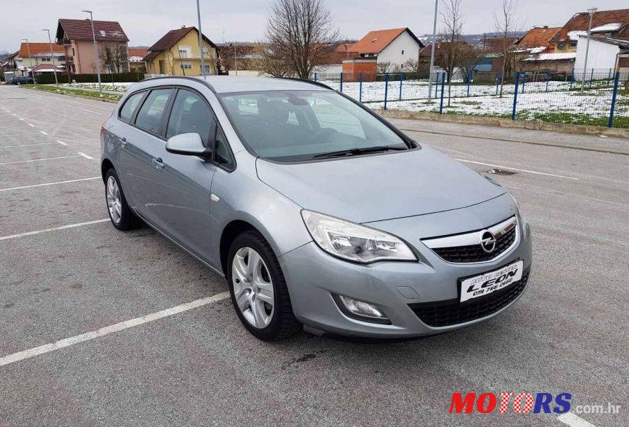 2011' Opel Astra Karavan Sports 1,7 Cdti photo #1