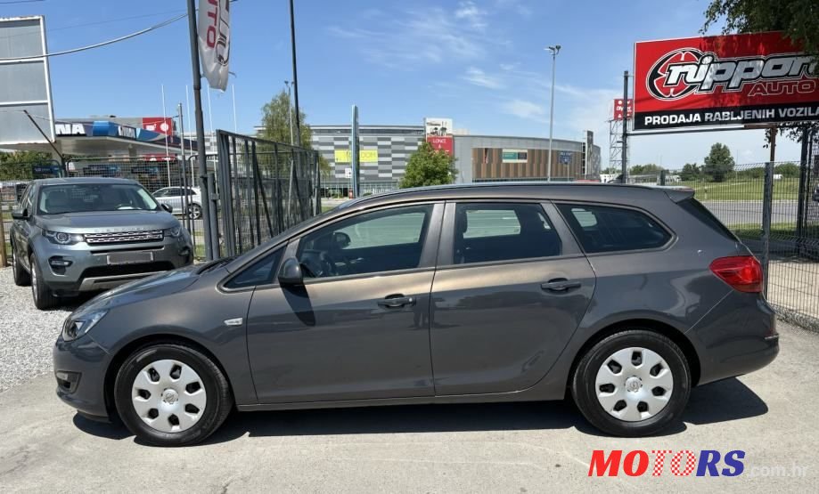 2012' Opel Astra Karavan photo #4