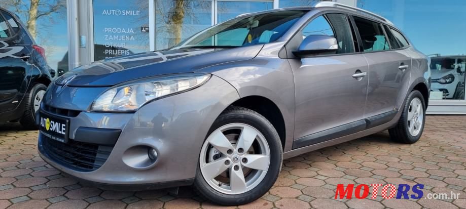 2010' Renault Megane Grandtour photo #1