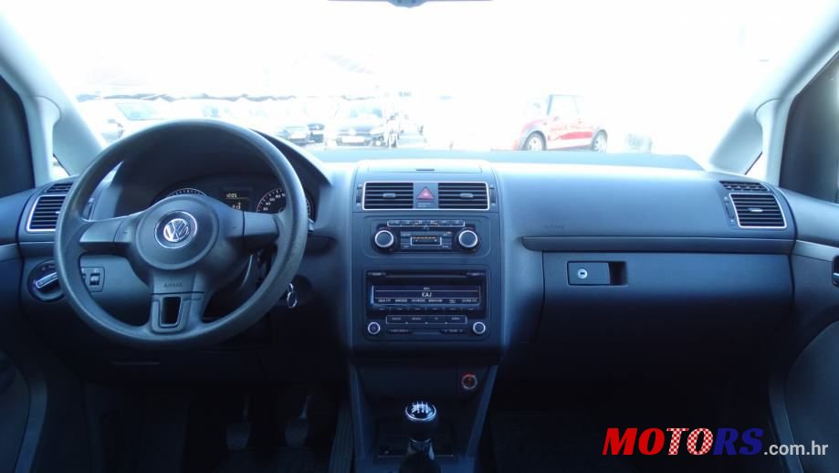 2011' Volkswagen Touran 1,6 Tdi photo #5
