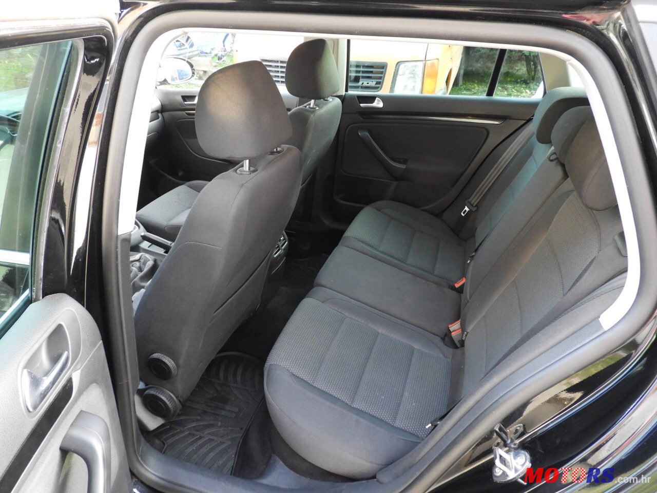 2010' Volkswagen Golf Variant photo #6