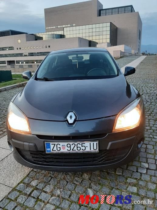 2010' Renault Megane Grandtour photo #4