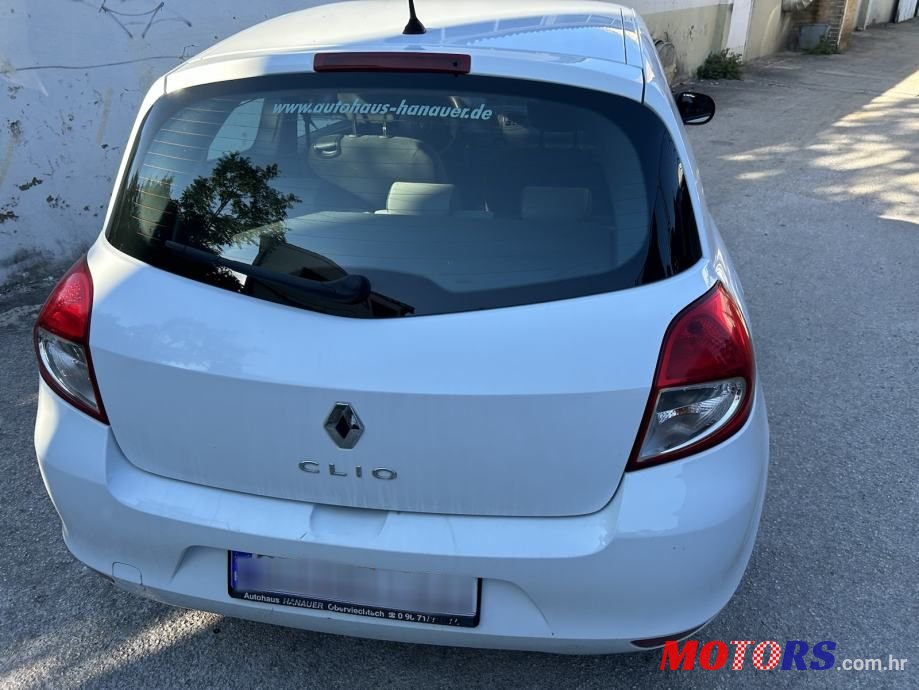 2010' Renault Clio photo #4