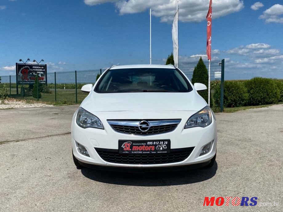 2011' Opel Astra Karavan photo #5