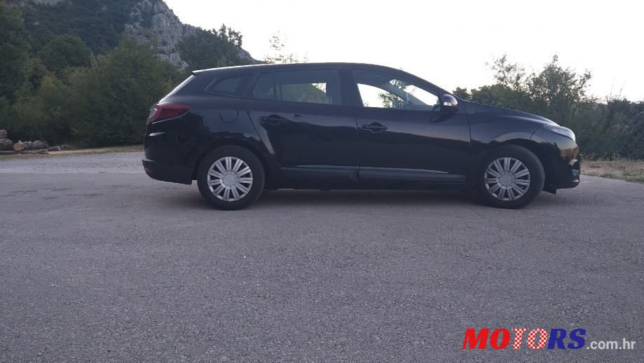 2011' Renault Megane Grandtour photo #4