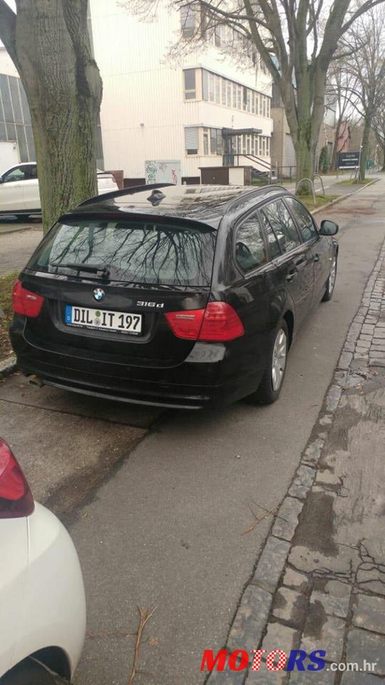 2011' BMW 316 photo #1