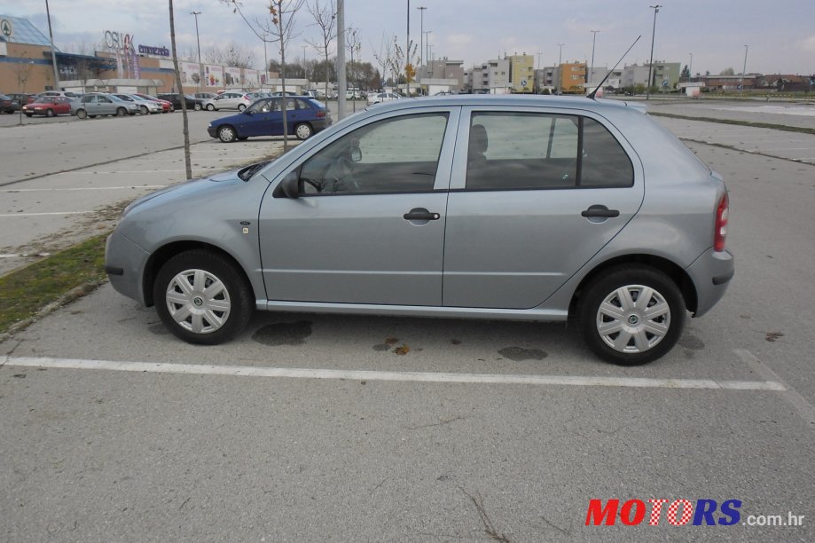 2002' Skoda Fabia photo #1
