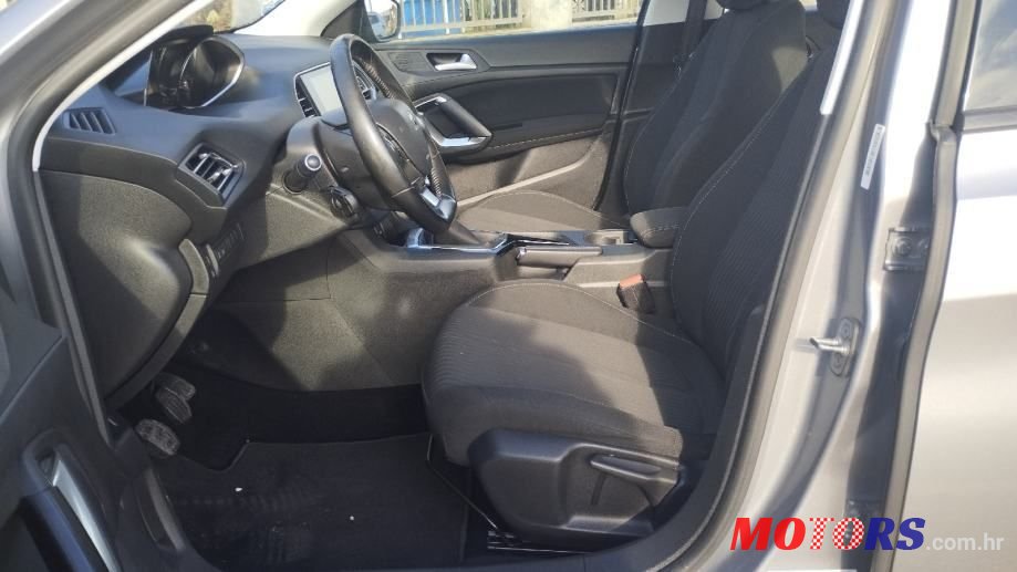 2015' Peugeot 308 1,2 photo #5