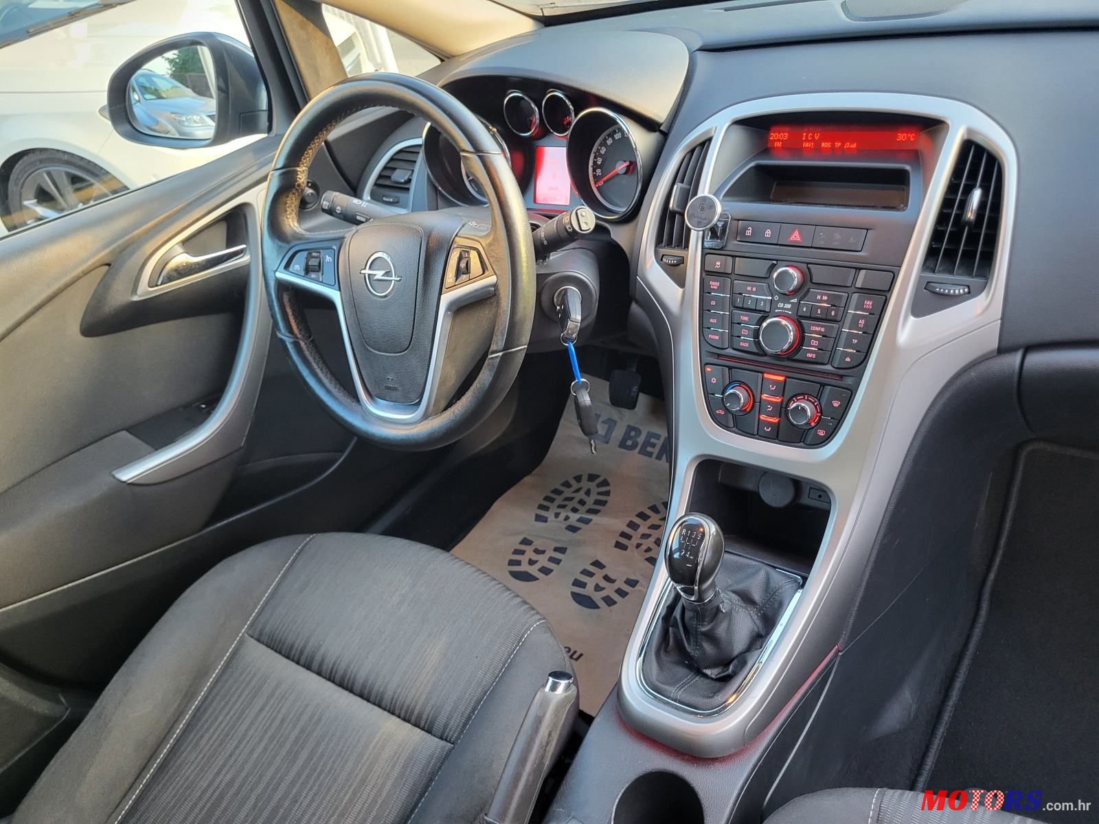 2011' Opel Astra Karavan photo #2