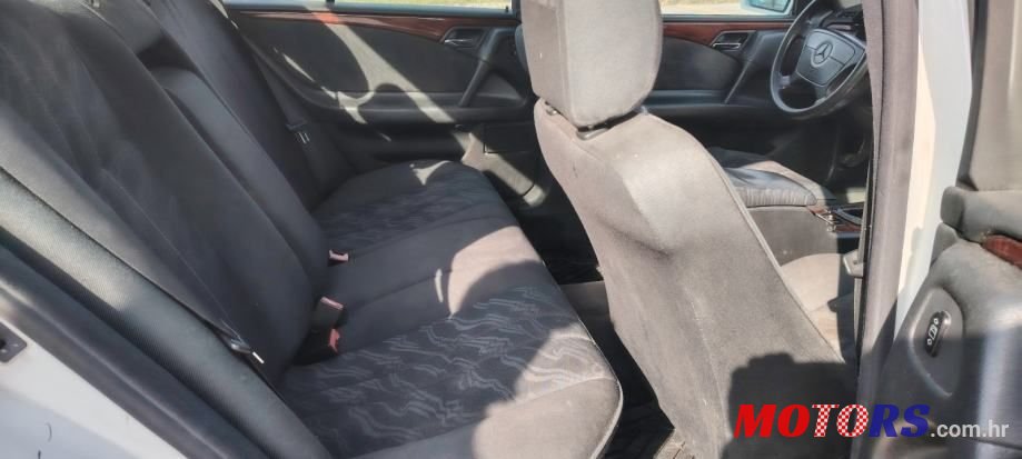 1999' Mercedes-Benz E-Klasa 220 Classic photo #3