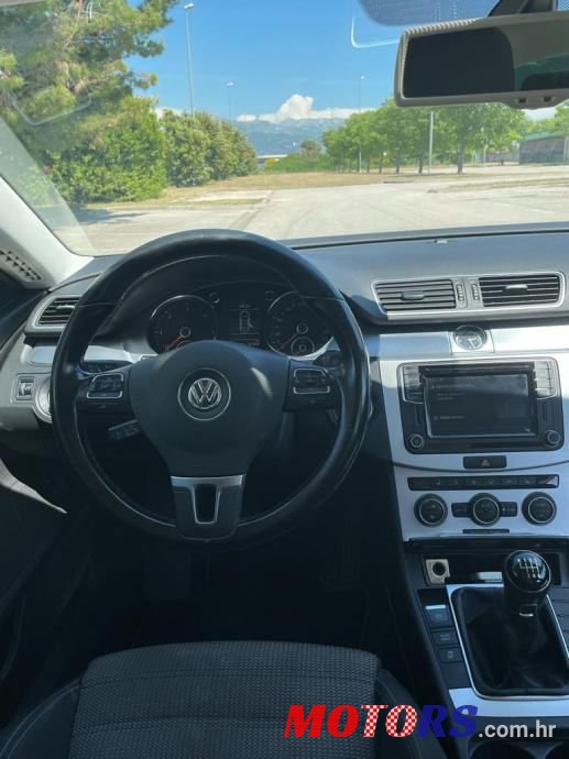 2015' Volkswagen Passat photo #4