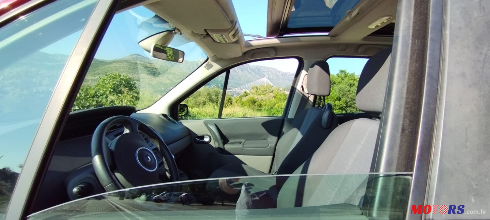 2008' Renault Megane Scenic photo #6