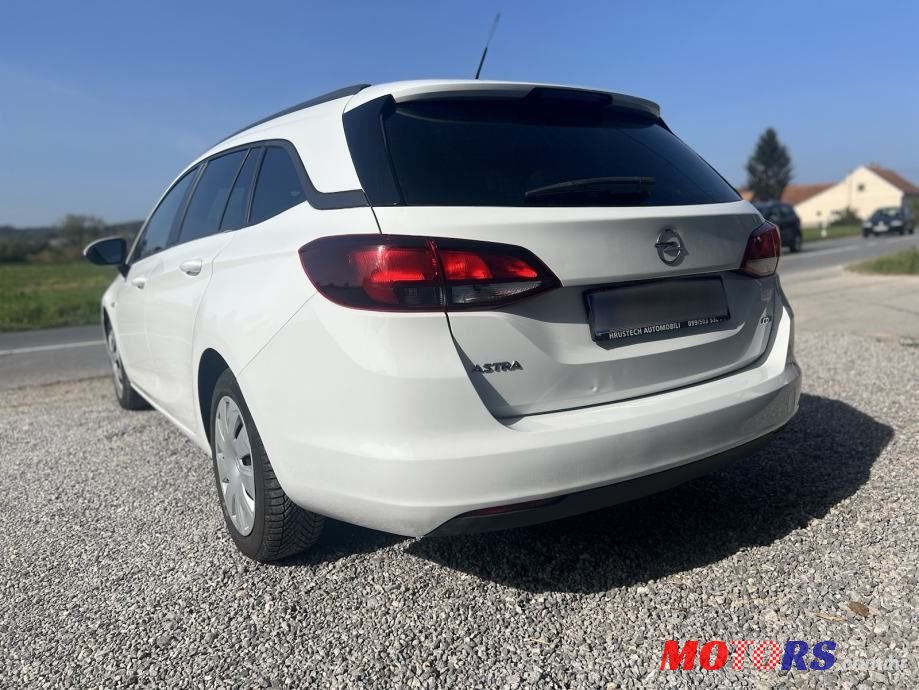 2017' Opel Astra Karavan photo #5