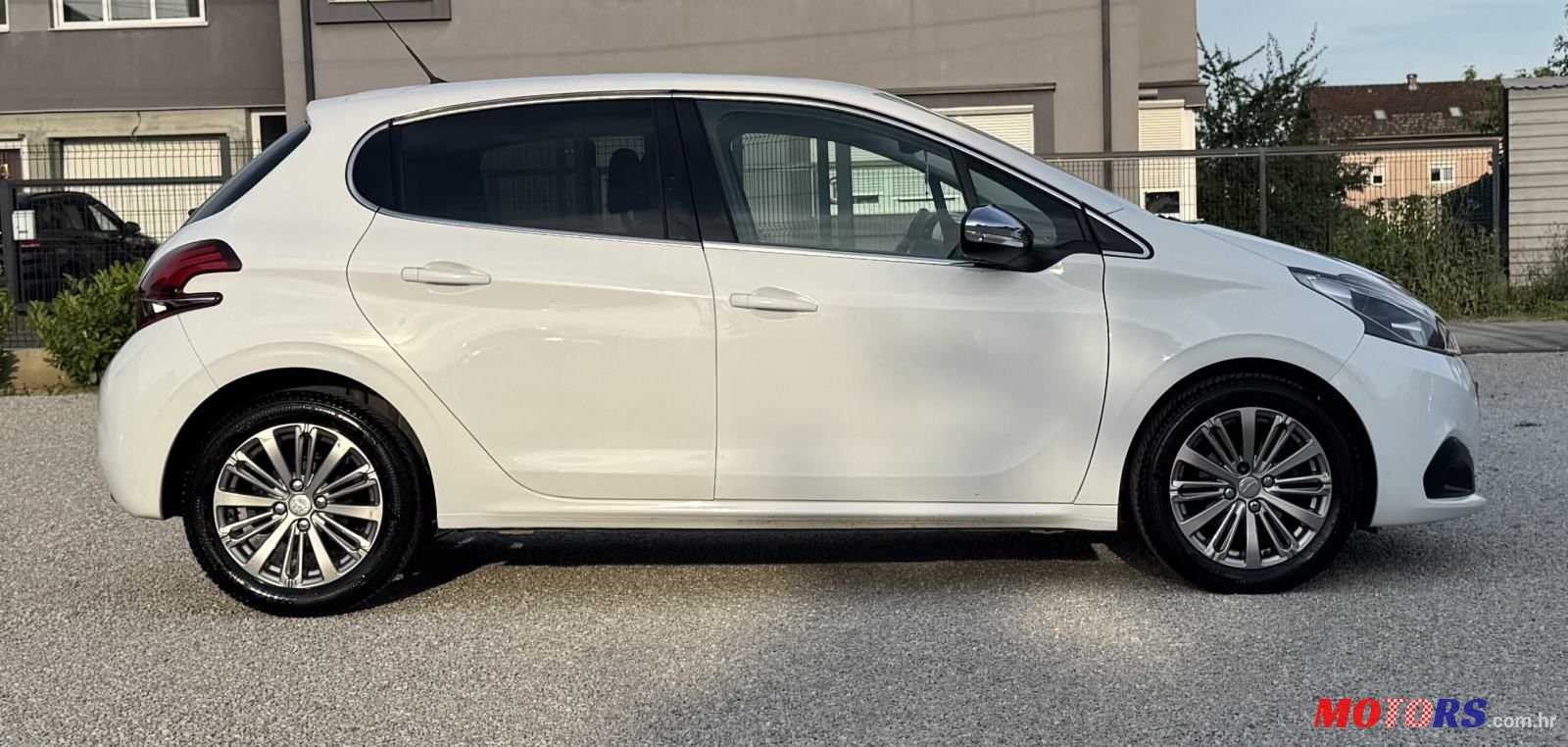 2018' Peugeot 208 1,6 Bluehdi photo #3