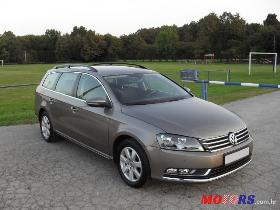 2011' Volkswagen Passat Variant photo #1