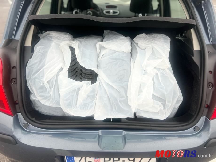 2006' Renault Clio 1,5 Dci photo #2